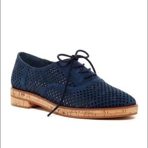 NWT Vince Camuto - Salisa Perforated Oxford